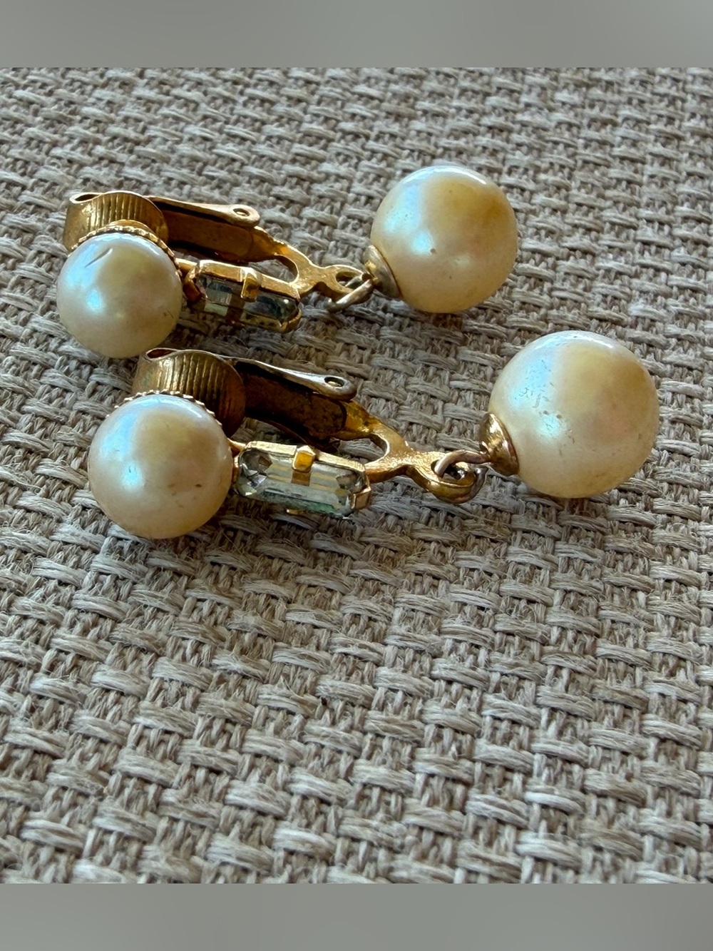 Vintage Gold-Tone Pearl Drop Clip-On Earrings - Cream Pearls
